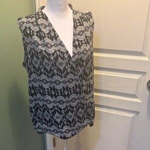 Elegant Navy and White Patterned Blouse